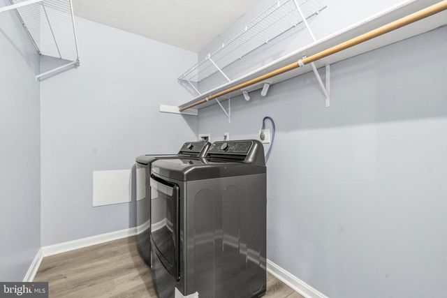 10212 OAKTON TERRACE RD, Oakton, VA 22124