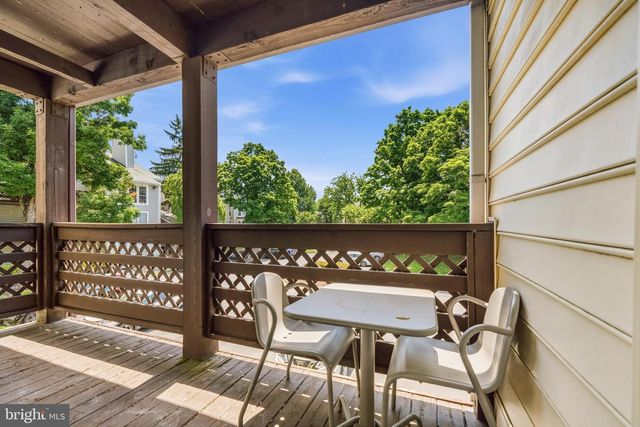 10212 OAKTON TERRACE RD, Oakton, VA 22124