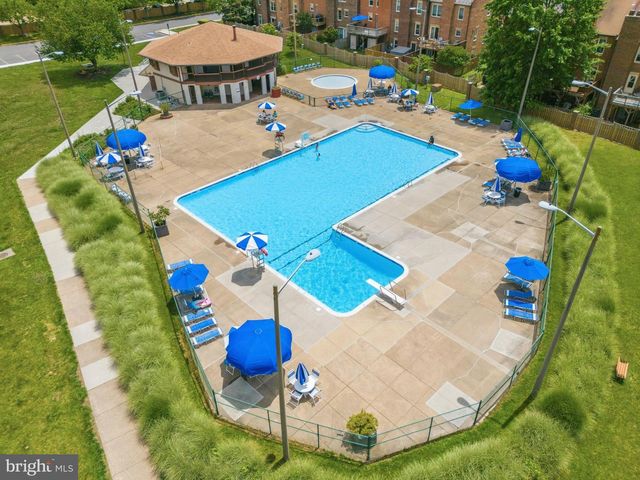 10212 OAKTON TERRACE RD, Oakton, VA 22124