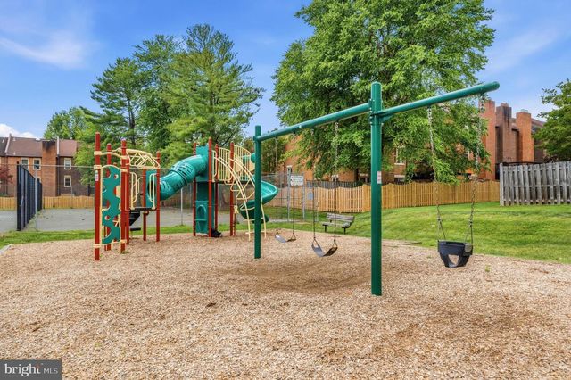10212 OAKTON TERRACE RD, Oakton, VA 22124