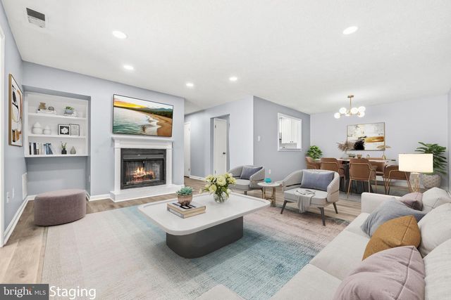 10212 OAKTON TERRACE RD, Oakton, VA 22124