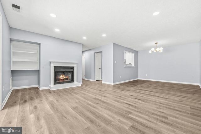 10212 OAKTON TERRACE RD, Oakton, VA 22124