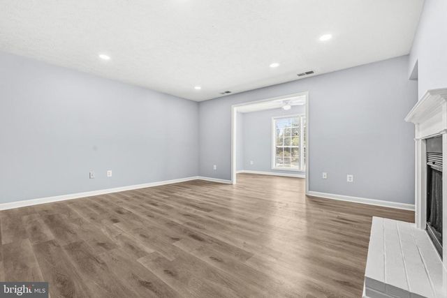 10212 OAKTON TERRACE RD, Oakton, VA 22124
