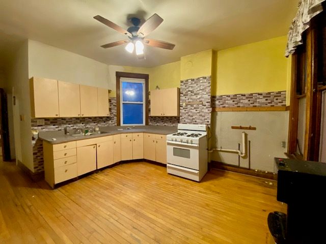 3143 W Augusta Boulevard, Chicago, IL 60622