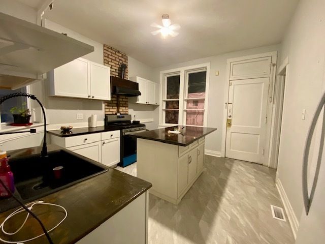 3143 W Augusta Boulevard, Chicago, IL 60622