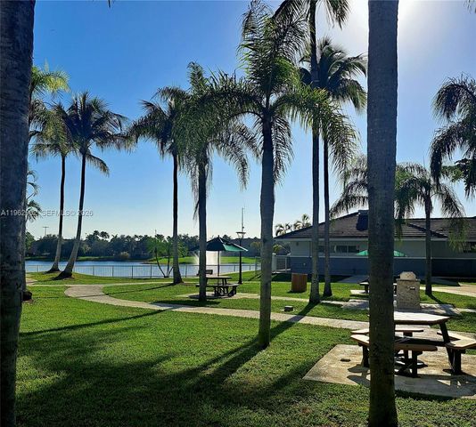 8520 SW 212th St 306, Cutler Bay, FL 33189