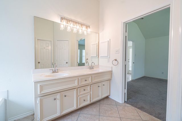 2111 Sailwind Drive, Pearland, TX 77584