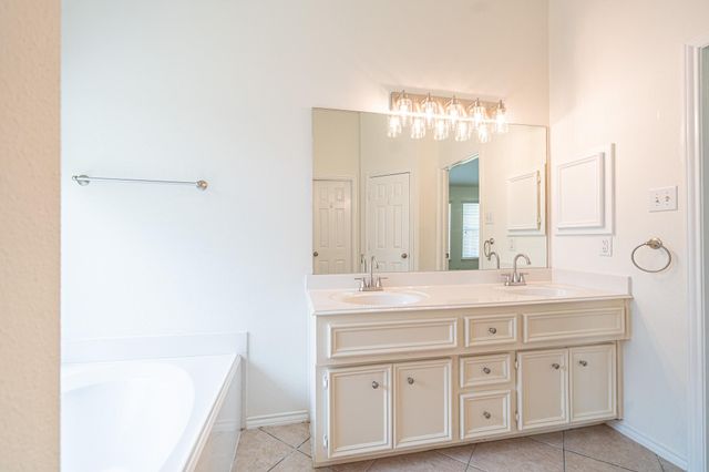 2111 Sailwind Drive, Pearland, TX 77584