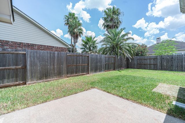 2111 Sailwind Drive, Pearland, TX 77584
