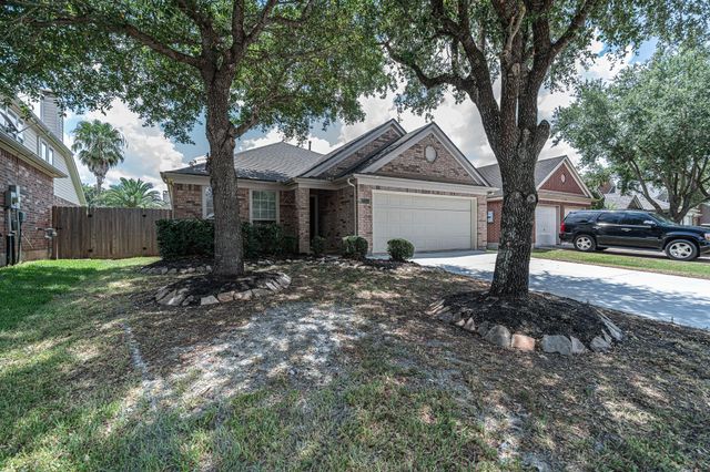 2111 Sailwind Drive, Pearland, TX 77584