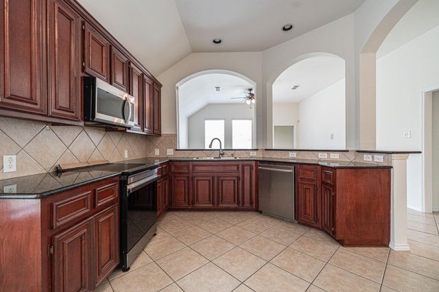 2111 Sailwind Drive, Pearland, TX 77584