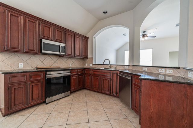 2111 Sailwind Drive, Pearland, TX 77584