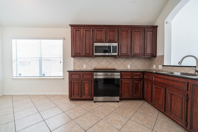 2111 Sailwind Drive, Pearland, TX 77584