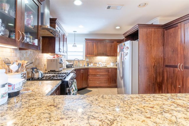 803 Sealy Street, Galveston, TX 77550