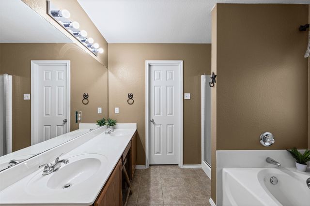 4621 Cedar Run Drive, Midlothian, TX 76065