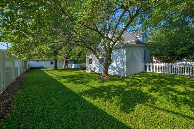 209 N Main Street, Haubstadt, IN 47639