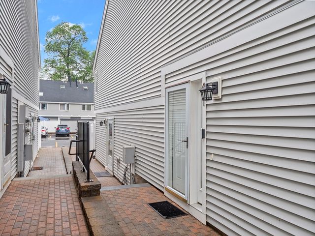 49 Meadow Pond Dr I, Leominster, MA 01453