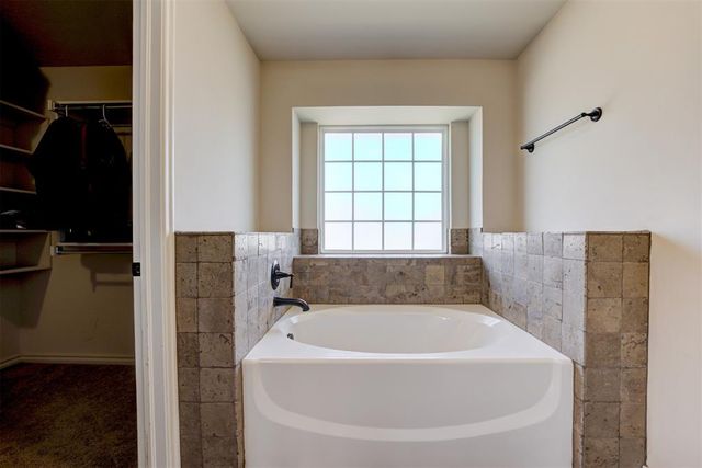 18432 Camborne Avenue, Edmond, OK 73012