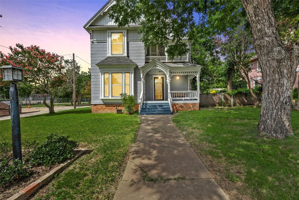 702 N 15th Street, Waco, TX 76707