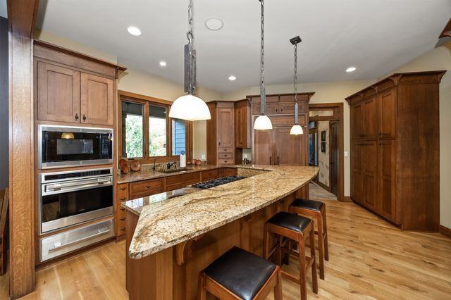 1004 Oakwood Drive, Polk City, IA 50226