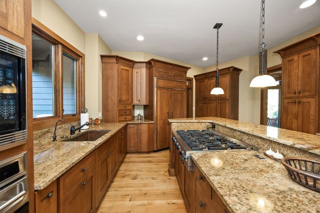 1004 Oakwood Drive, Polk City, IA 50226