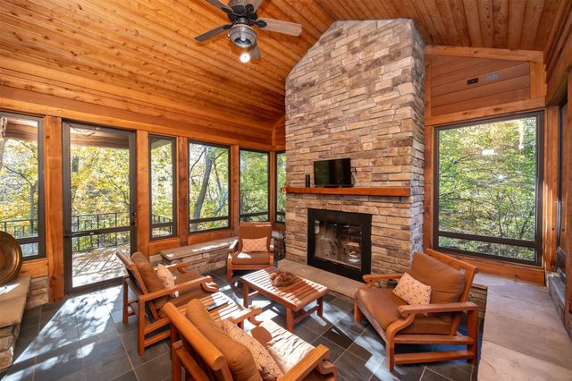 1004 Oakwood Drive, Polk City, IA 50226