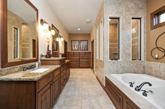 1004 Oakwood Drive, Polk City, IA 50226