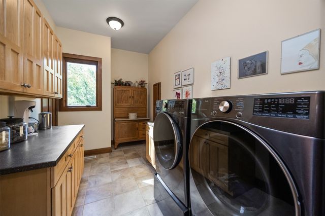 1004 Oakwood Drive, Polk City, IA 50226