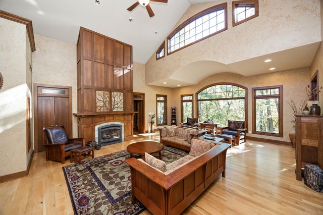 1004 Oakwood Drive, Polk City, IA 50226