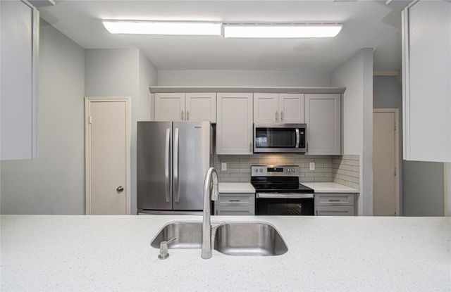 3088 Holly Hall Street 3088, Houston, TX 77054
