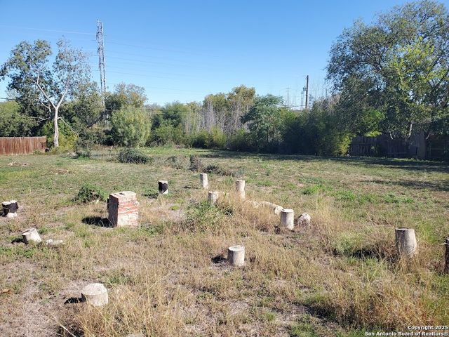 1807 & 1811 Burleson, San Antonio, TX 78202