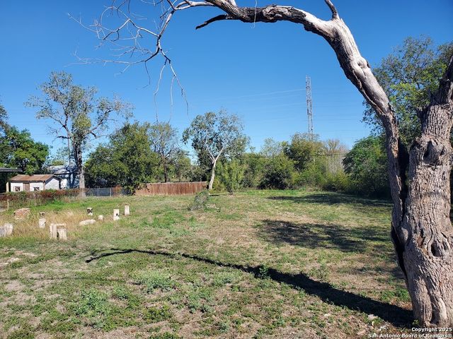 1807 & 1811 Burleson, San Antonio, TX 78202