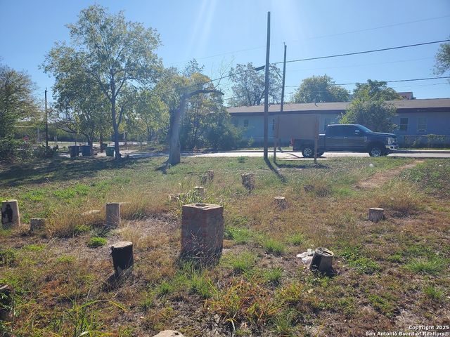 1807 & 1811 Burleson, San Antonio, TX 78202