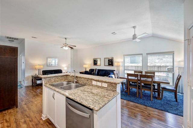 208 Boulder Drive, Navasota, TX 77868