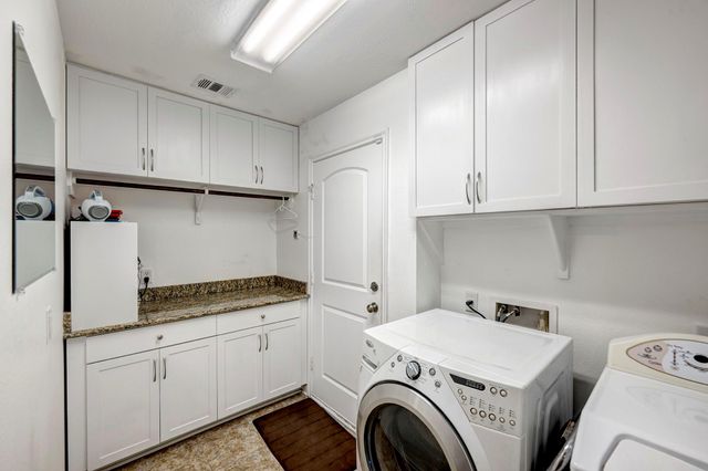 208 Boulder Drive, Navasota, TX 77868