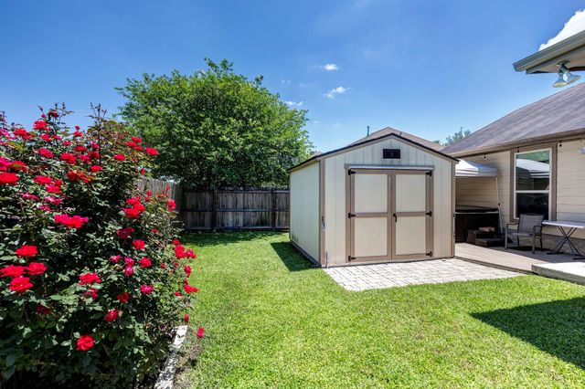 208 Boulder Drive, Navasota, TX 77868