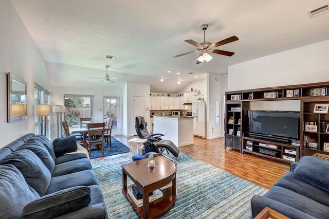 208 Boulder Drive, Navasota, TX 77868