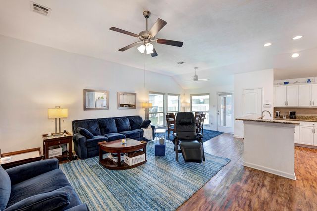 208 Boulder Drive, Navasota, TX 77868