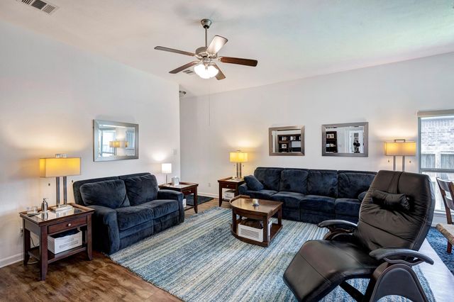 208 Boulder Drive, Navasota, TX 77868