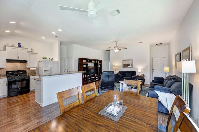 208 Boulder Drive, Navasota, TX 77868