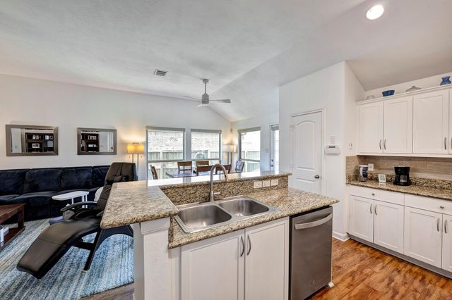 208 Boulder Drive, Navasota, TX 77868
