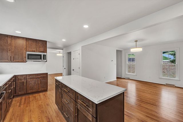 2825 Fairway Forest DR, Salem, VA 24153