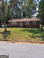 2840 Carriage Lane, South Fulton, GA 30349