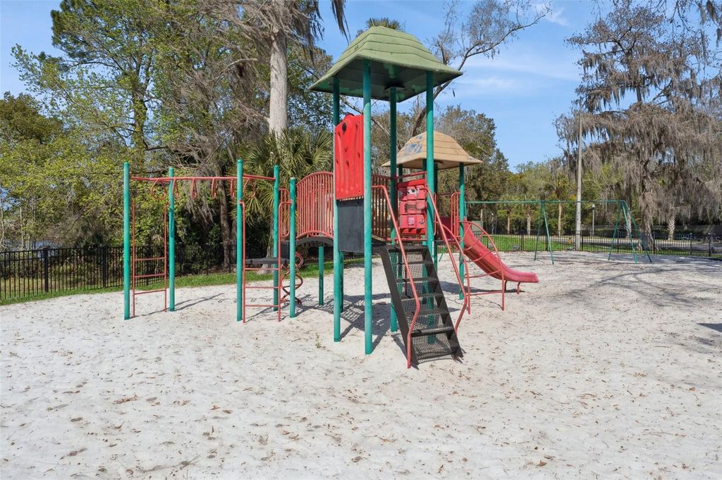 Image 19 of property listing at 429 SHEOAH BOULEVARD 12, Winter Springs, FL 32708