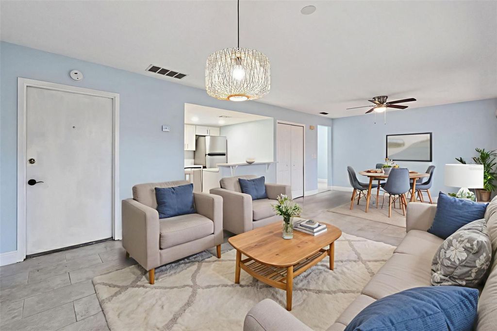 Image 4 of property listing at 429 SHEOAH BOULEVARD 12, Winter Springs, FL 32708