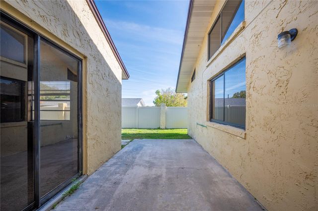 2038 KINGS CROSSING SW, Winter Haven, FL 33880