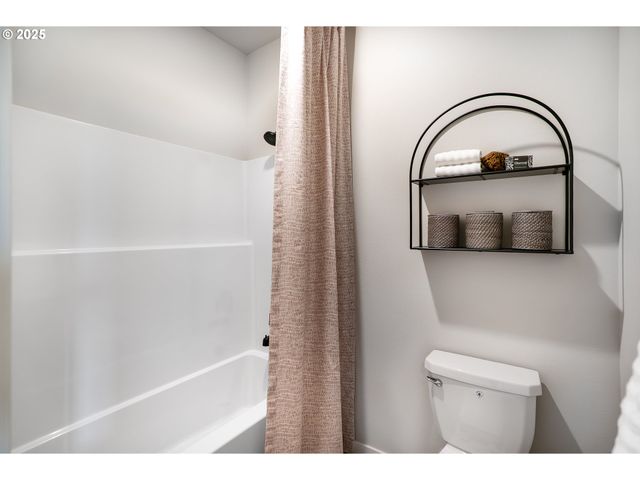 8676 N DIMMICK St, Camas, WA 98607