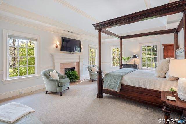 140 Stoneleigh Road, New Canaan, CT 06840