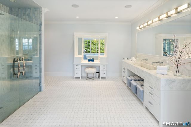 140 Stoneleigh Road, New Canaan, CT 06840