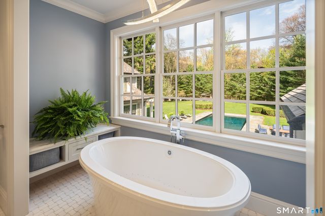 140 Stoneleigh Road, New Canaan, CT 06840